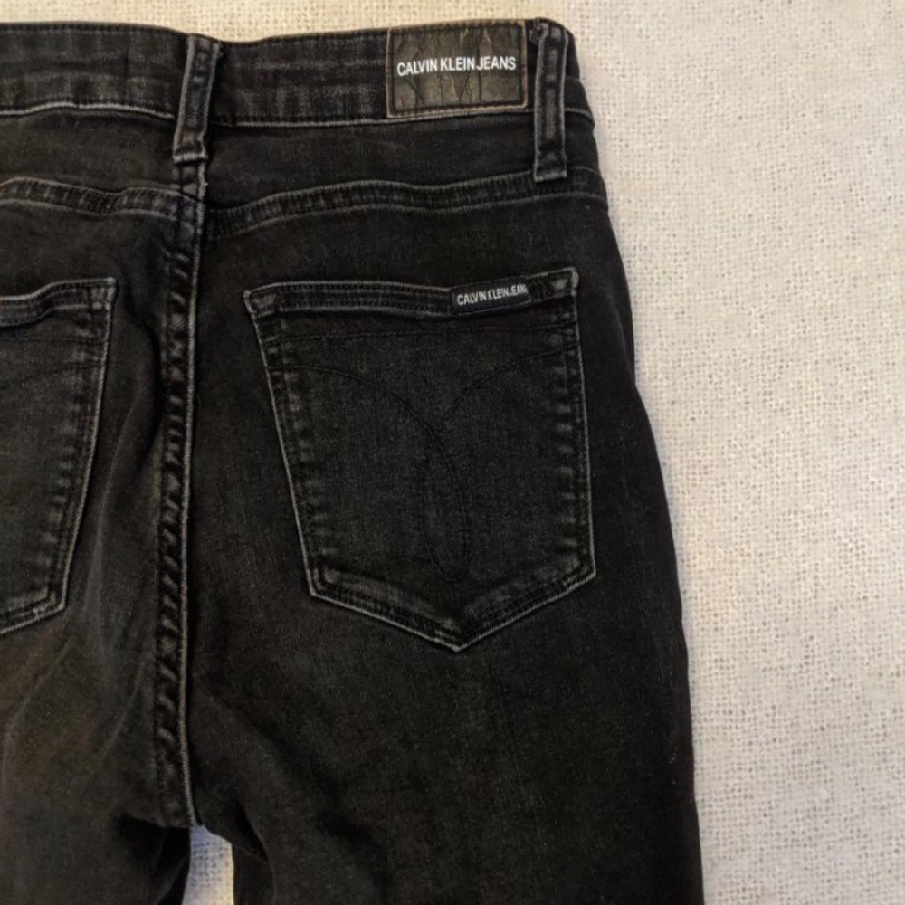 3/$25 Calvin Klein skinny jeans